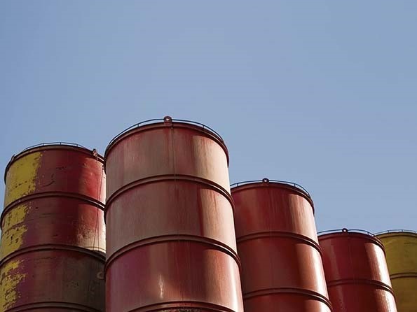 Brent volta a mínimos de final de 2019