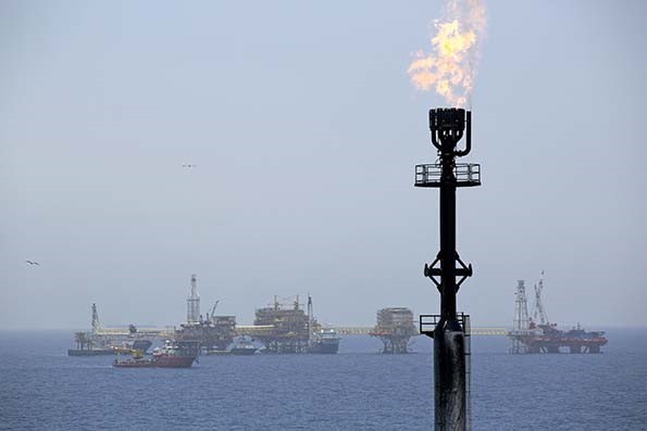 Reabertura das economias anima crude