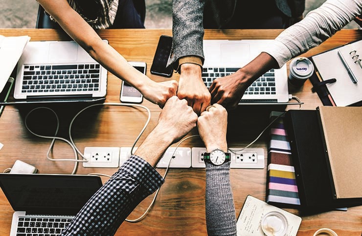 O compromisso nas organizações e nas sociedades