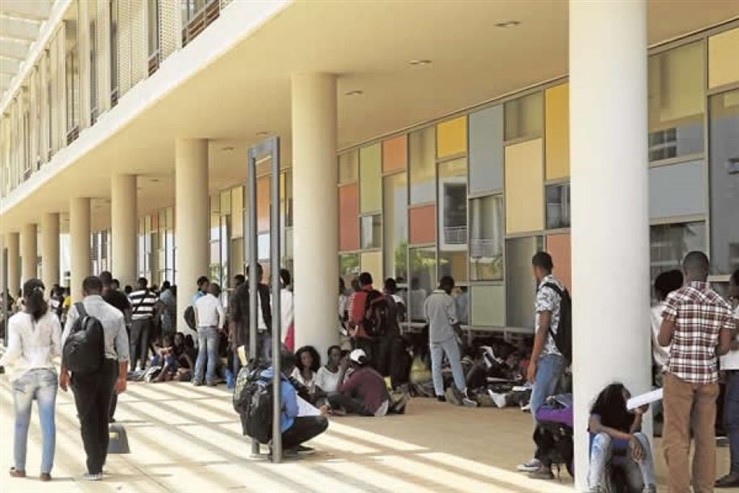 Despesa com ensino superior dispara 43% para os 103,3 mil milhões Kz