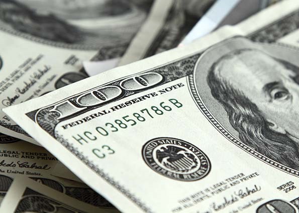 RIL fecham ano 600 milhões USD acima das metas acordadas com FMI
