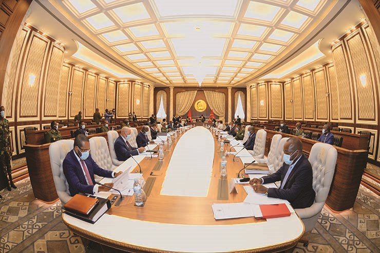 Presidência com menos poder, Parlamento com mais força