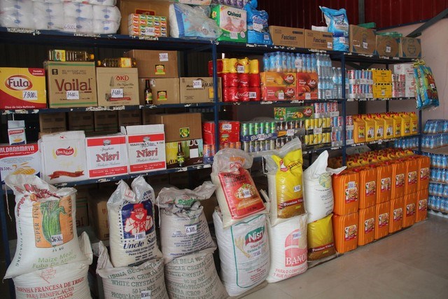 Angolanos gastam cada vez mais com alimentação e saúde
