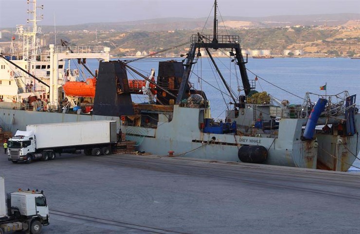 Navios com bandeira estrangeira pagam serviços portuários em divisas